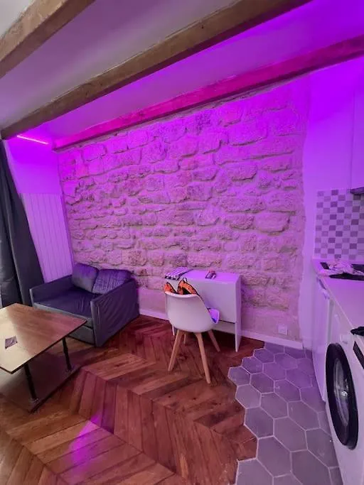 De Charme Centre 10 Min De Republique Apartamento